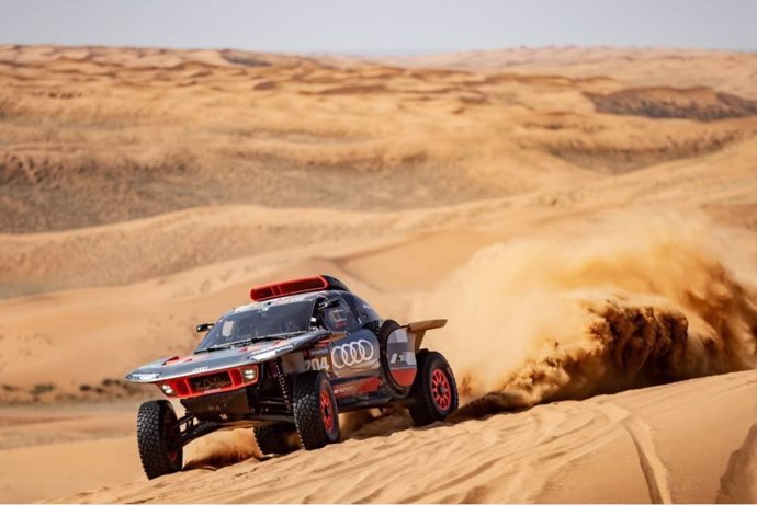 El piloto español Carlos Sainz (Audi) en la etapa 8 del Rally Dakar 2024