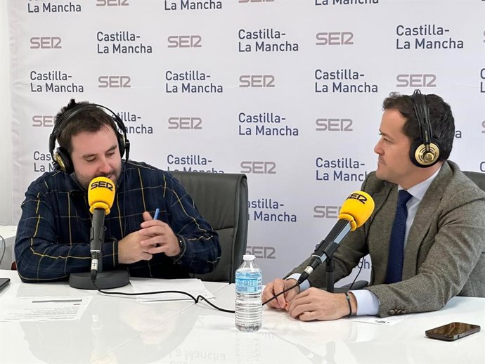 El alcalde de Toledo, Carlos Velázquez, en una entrevista en Cadena Ser Toledo.