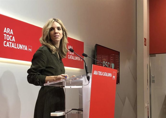 La portavoz del PSC, lia Tortolero, en una rueda de prensa en la sede del partido