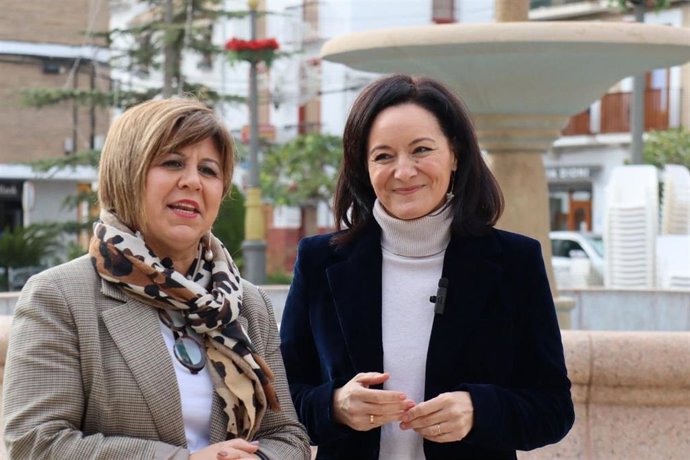 Rafi Crespín (dcha.) junto a Carmen Lara, en Benamejí.