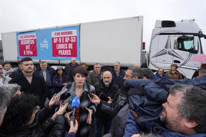 La portavoz nacional del BNG y candidata a la Presidencia de la Xunta, Ana Pontón, ofrece declaraciones antes de iniciar un trayecto en camión junto a un transportista, a 15 de enero de 2024, en Sigüeiro, Oroso, A Coruña, Galicia (España). Ana Pontón ha