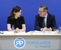 Ayuso desliza que el Gobierno lleva a migrantes "con nocturnidad" a CCAA del PP porque necesita "los votos de CC"