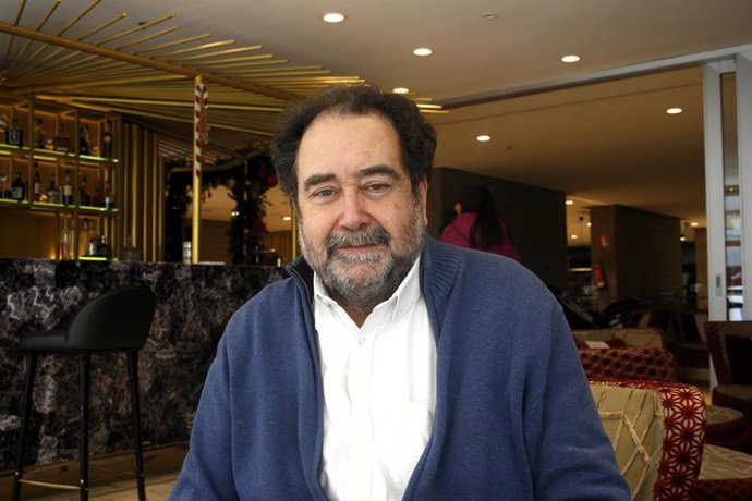 El realizador Víctor Santamaría recibirá el Premio a la Trayectoria en la Gala Anual de la APDM de 2023.