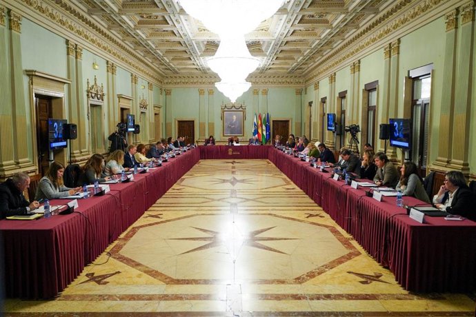 Pleno Extraordinario del Ayuntamiento de Huelva por las distinciones del 'Día de Huelva'.