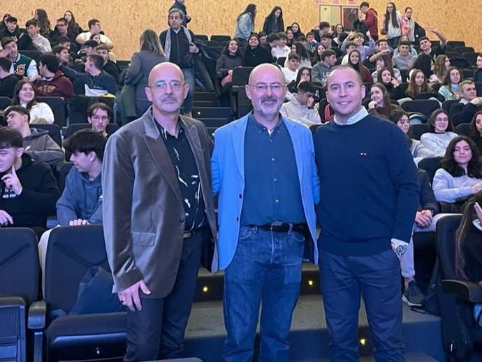 Responsables de la iniciativa  'Con cierto aire filosófico' en Salamanca