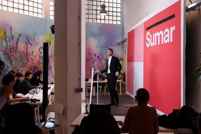 El portavoz de Sumar, Ernest Urtasun, ofrece una rueda de prensa, en el Espacio Rastro, a 15 de enero de 2024, en Madrid (España). 