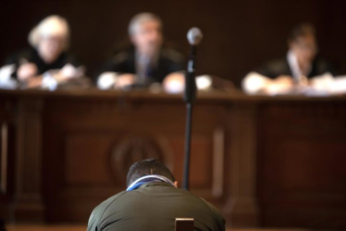 Archivo - El presunto culpable del accidente en el que murieron tres personas en Pontevedra, Alfredo L.R., durante un juicio en la Audiencia Provincial de Pontevedra, a 17 de enero de 2023, en Pontevedra, Galicia (España). 