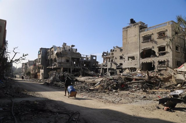 Imagen de archivo de varios edificios derrumbados tras un bombardeo en la Franja de Gaza. 