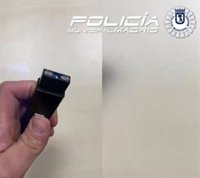 Policía Municipal descubre una defensa eléctrica camuflada como MP3