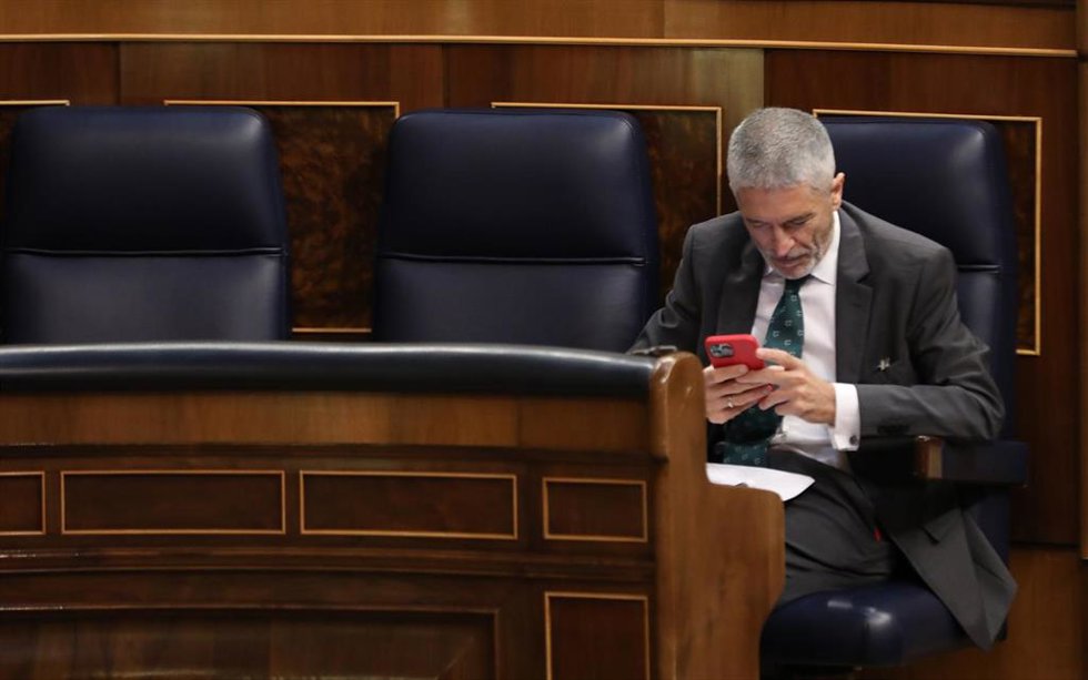 Archivo - El ministro del Interior, Fernando Grande-Marlaska, en una sesión plenaria