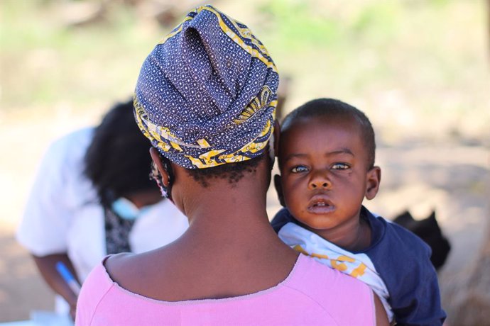 Archivo - Vacunación infantil en África.