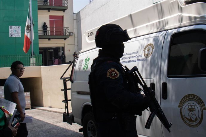 Archivo - Policía en México