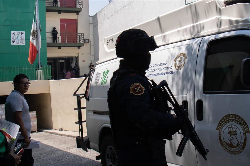 Archivo - Policía en México