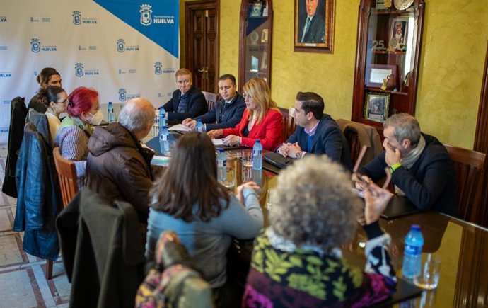 Imagen de la reunión del Ayuntamiento de Huelva con los colectivos ciudadanos.