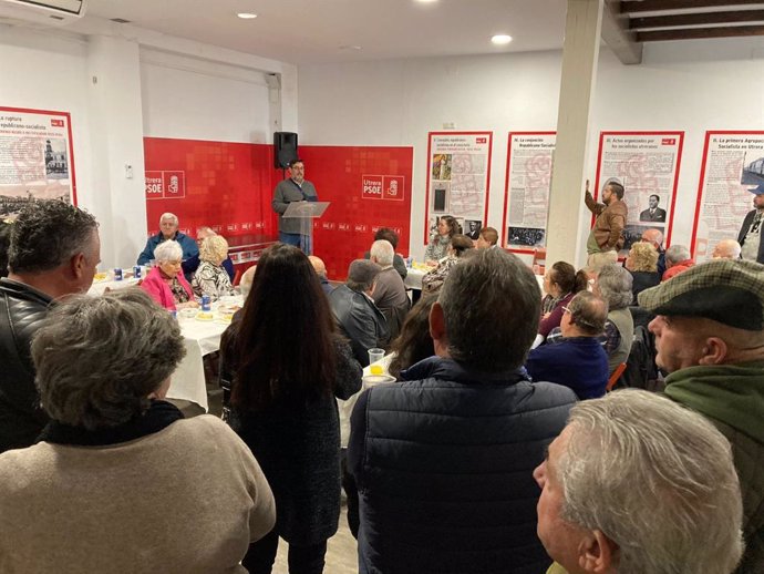 Acto de José María Villalobos en la agrupación socialista