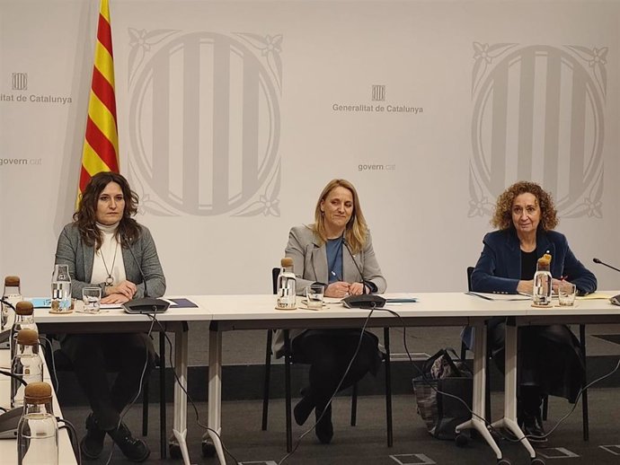 La consellera Natlia Mas preside la primera reunión del Comité Estratégico de Inversiones de la Generalitat, a la que también han asistido la consellera Laura Vilagr y la consellera Ester Capella