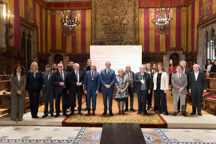 Imagen de la entrega de la Medalla de Oro al Mérito Científico
