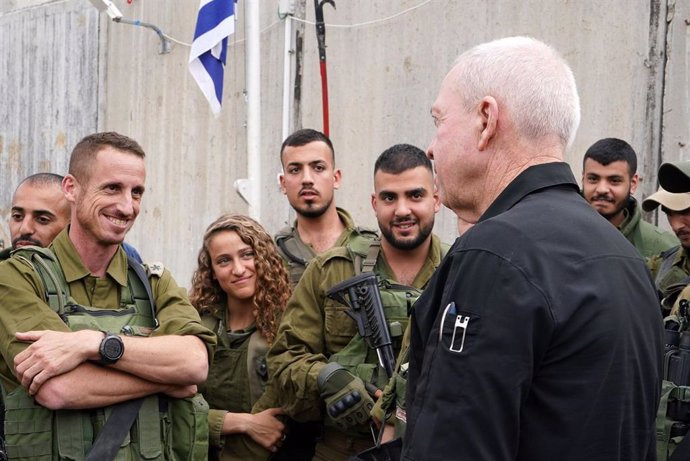 Archivo - November 11, 2023, Northern District, Israel: Israeli Minister of Defense YOAV GALLANT visits Israel's northern border completing a situation assessment near the border with Lebanon with the commander of the IDF's Division 91 and senior office