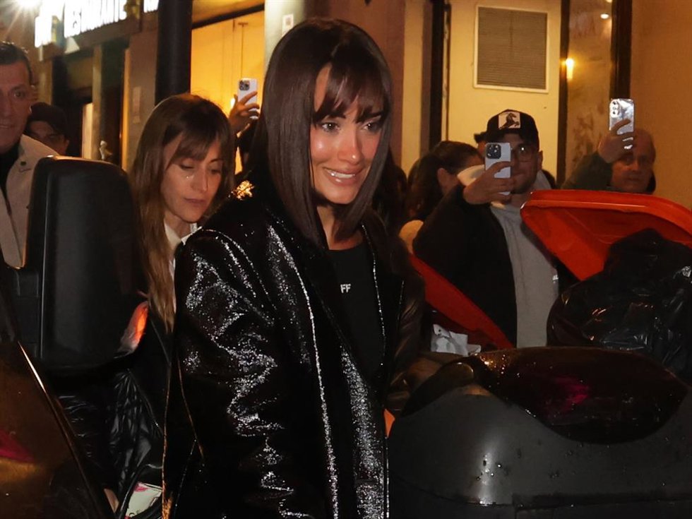 Aitana Ocaña sale del concierto de Stella Maris el grupo musical de la serie La Mesías, en el Teatro Calderón