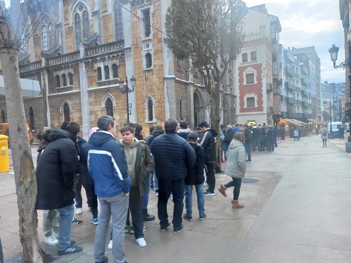 Colas para comprar entradas