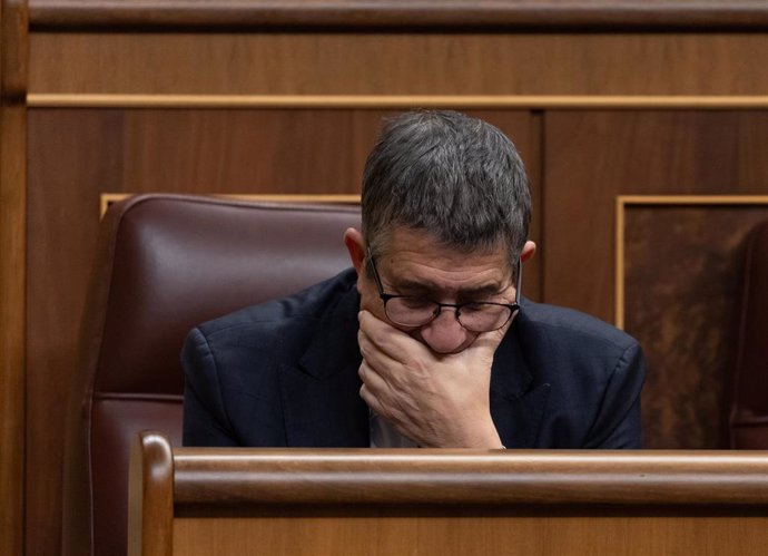 Archivo - El portavoz del PSOE en el Congreso, Patxi López, durante una sesión plenaria, en el Congreso de los Diputados, a 13 de diciembre de 2023, en Madrid (España).