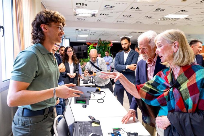 Martin Cooper y Arlene Harris