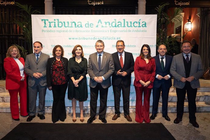 Archivo - Imagen de archivo de la foto de familia en 2023 de la Gala de entrega de Premios Tribuna de Andalucía.