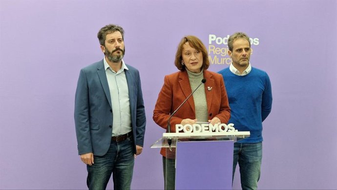 La diputada regional de Podemos-IU-AV, María Marín, en una rueda de prensa