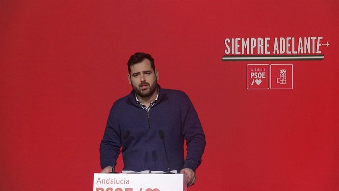 El secretario general de Juventudes Socialistas de Andalucía (JSA), Alejandro Moyano, en rueda de prensa.