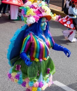 La pregonera del carnaval de Mairena del Aljarafe participando en una de las ediciones de calle.