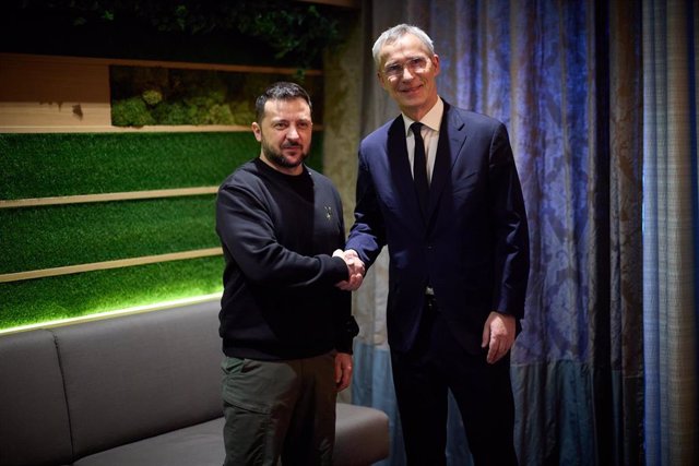 El presidente de Ucrania, Volodimir Zelenski, y el secretario general de la OTAN, Jens Stoltenberg, reunidos en Davos