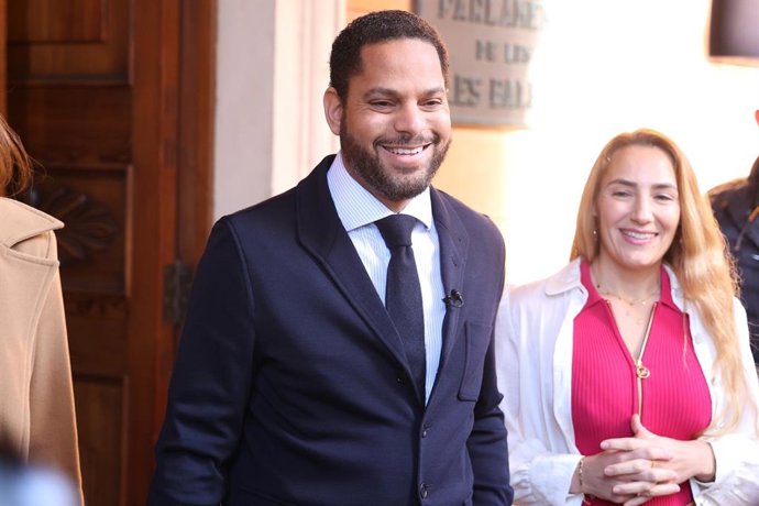 El secretario general de Vox, Ignacio Garriga, junto a la presidenta de la formación en Baleares, Patricia de las Heras.