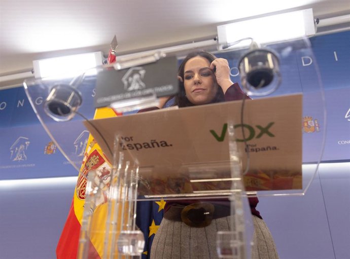 Archivo - La portavoz de Vox en el Congreso, Pepa Millán, ofrece una rueda de prensa en el Congreso de los Diputados.