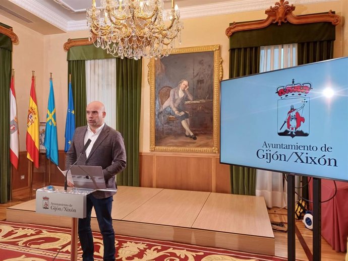 El portavoz del Gobierno local en el Ayuntamiento de Gijón, Jesús Martínez Salvador (Foro), en rueda de prensa en el Consistorio gijonés.