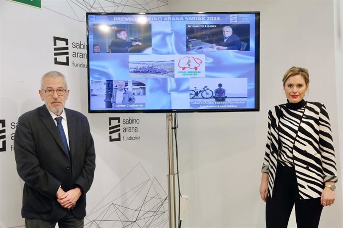 Ignacio Etxeberria y Mireia Zarate, de la fundación Sabino Arana