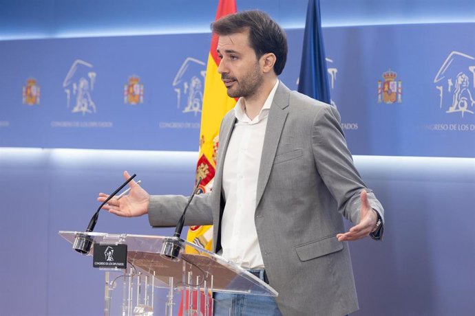 Archivo - El diputado de Podemos Javier Sánchez Serna ofrece una rueda de prensa previa a la reunión de la Junta de Portavoces, a 12 de diciembre de 2023, en Madrid (España).