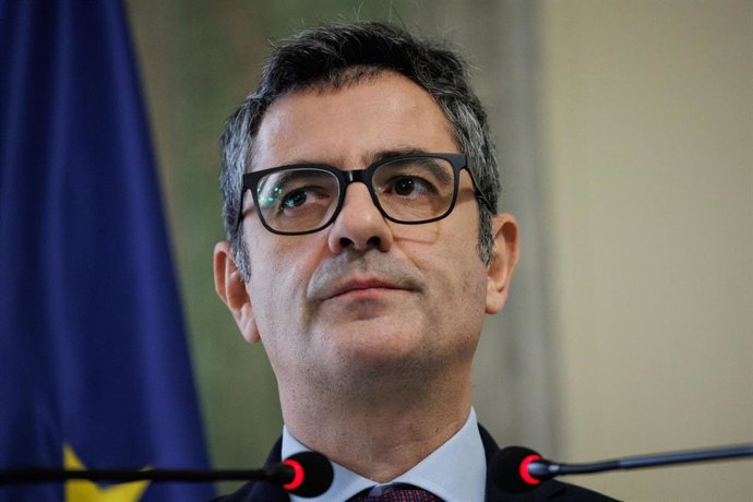 El ministro de la Presidencia, Justicia y Relaciones con las Cortes, Félix Bolaños, ofrece una rueda de prensa junto a la presidenta del Consejo General de la Abogacía Española, Victoria Ortega, en el Palacio de Parcent, a 28 de diciembre de 2023, en Ma