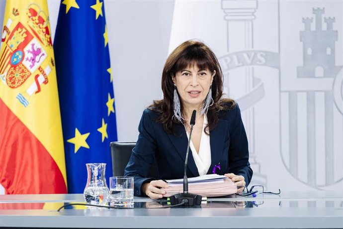 Archivo - La ministra de Igualdad, Ana Redondo, ofrece una rueda de prensa posterior a la reunión del Consejo de Ministros, en el Palacio de La Moncloa, a 5 de diciembre de 2023, en Madrid (España). 