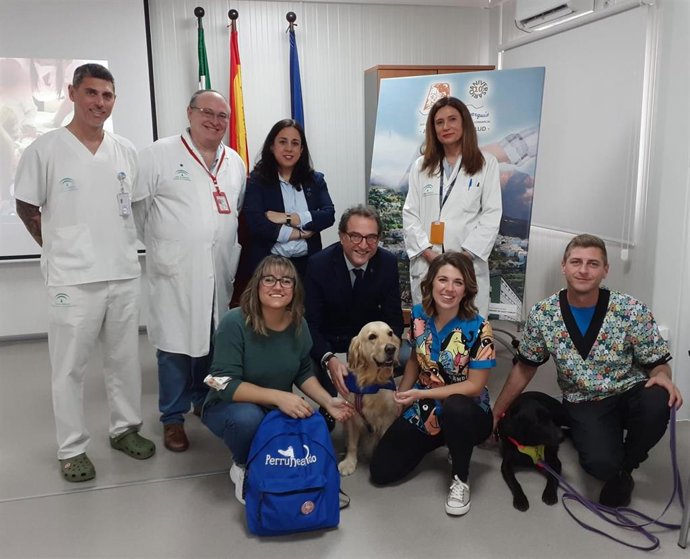 La Unidad de Pediatría y Neonatos del Hospital de Axarquía, en Vélez-Málaga, ha puesto en marcha la quinta edición del programa de terapia asistida con perros que tendrá lugar desde enero a junio.