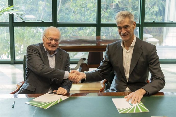 El convenio ha sido suscrito por los presidentes de Unicaja Banco y de la ACB, Manuel Azuaga y Antonio Martín, respectivamente.