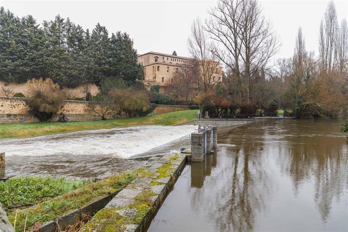 El río Eresma a su paso por Segovia.