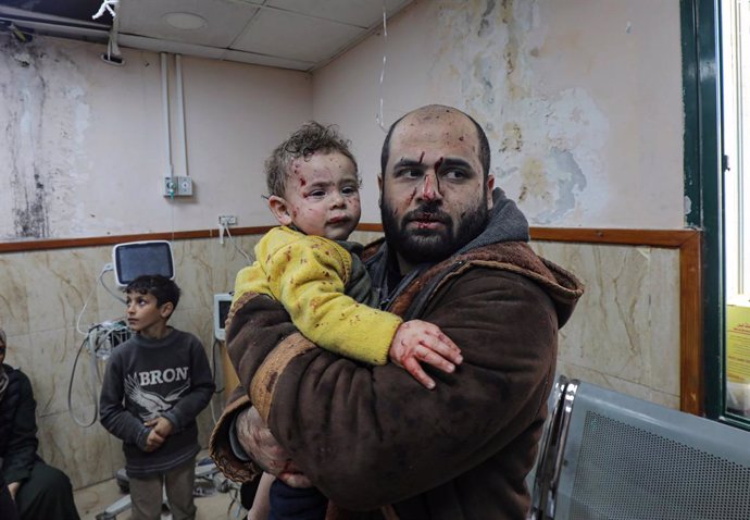 January 11, 2024, Dair El-Balah, Gaza Strip, Palestinian Territory: Palestinians injured in Israeli air strikes is transferred to Al-Aqsa Hospital on January 11, 2024 in Dair El-Balah, Gaza. More than 20,000 Palestinians in Gaza have been killed since t