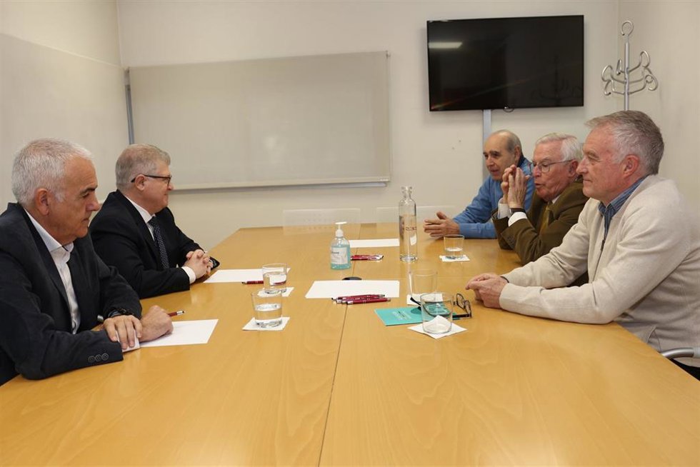 El secretario general del PSOE en la Región de Murcia, Pepe Vélez, se reúne con el presidente del Consejo Económico y Social de la Región de Murcia (CES) y miembros de la dirección de este órgano