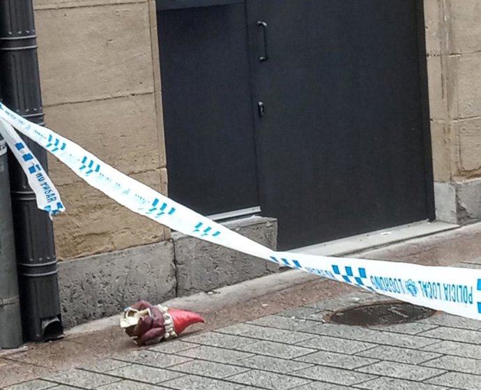 Trasladan a una mujer al San Pedro tras protagonizar un altercado en una pensión y lanzar objetos por el balcón