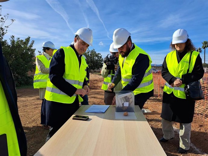 El conseller de Educación y Universidades, Antoni Vera, y el alcalde de Marratxí, Jaume Llompart.