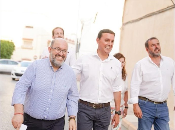 El alcalde de Dalías, Francisco Lirola, junto al presidente de la Diputación de Almería, Javier Aureliano García.
