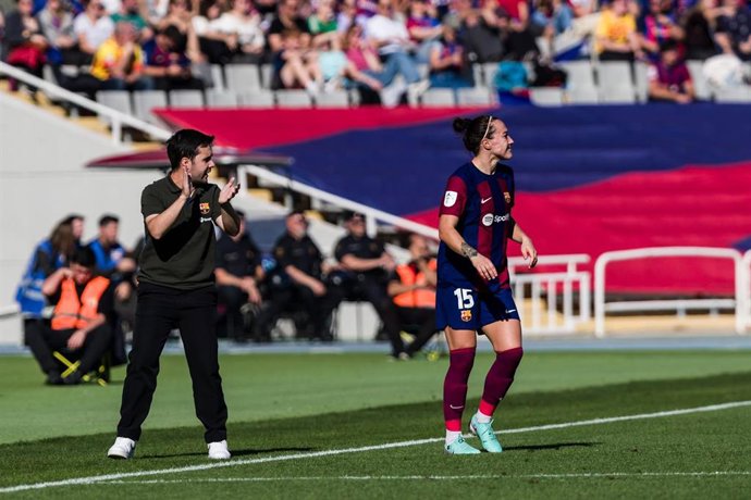Archivo - Jonatan Giraldez, Head coach of Fc Barcelona Fem. gestures during the Spanish league, Liga F, football match played between Fc Barcelona and Real Madrid at Estadi Olimpic on November 19, 2023 in Barcelona, Spain.
