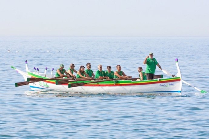 Turismo Costa del Sol promociona el remo en jábega a través de su programa Senda Azul