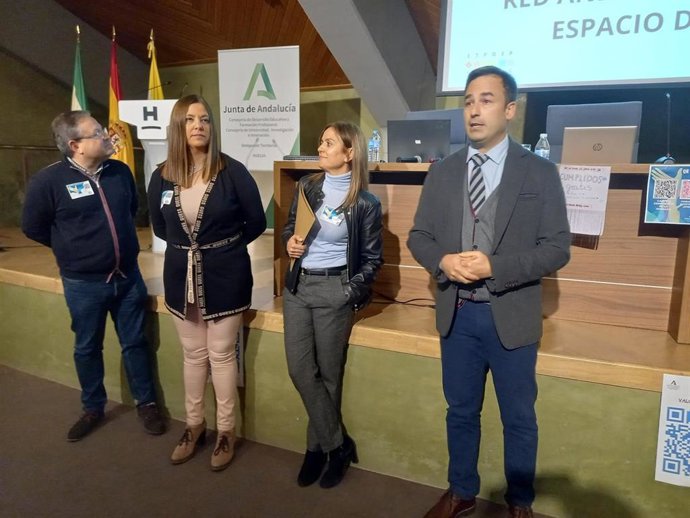 La Junta celebra en Huelva  la jornada de coordinación Red Andaluza 'Escuela: Espacio de Paz 23/24'.