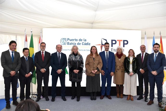 La Junta subraya la inversión de PTP en la primera piedra de la planta de cargas refrigeradas en Puerto Real